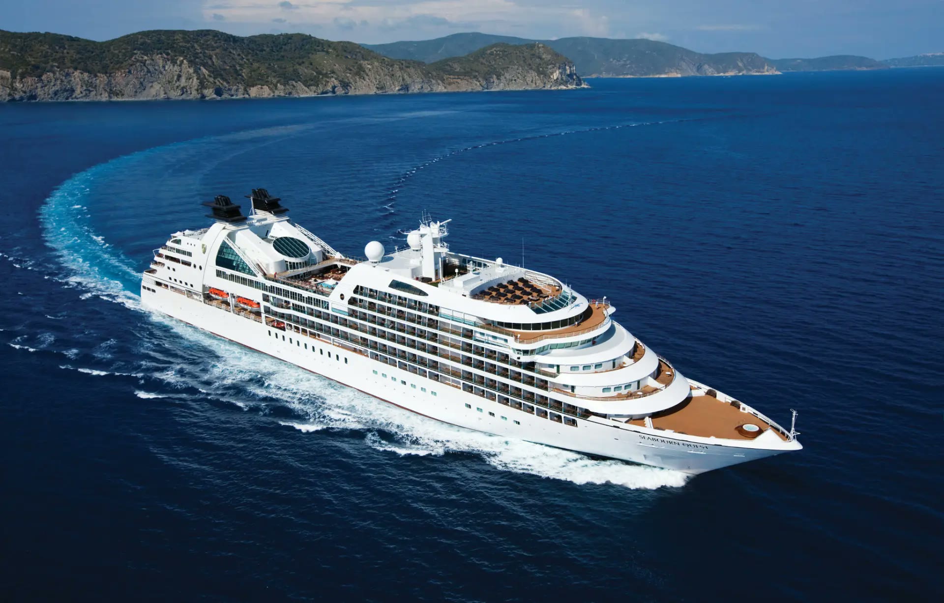 Le Seabourn Quest vu du ciel en mer