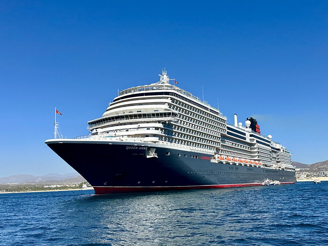 Le Queen Anne de Cunard au mouillage